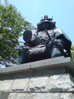 甲府 武田信玄像